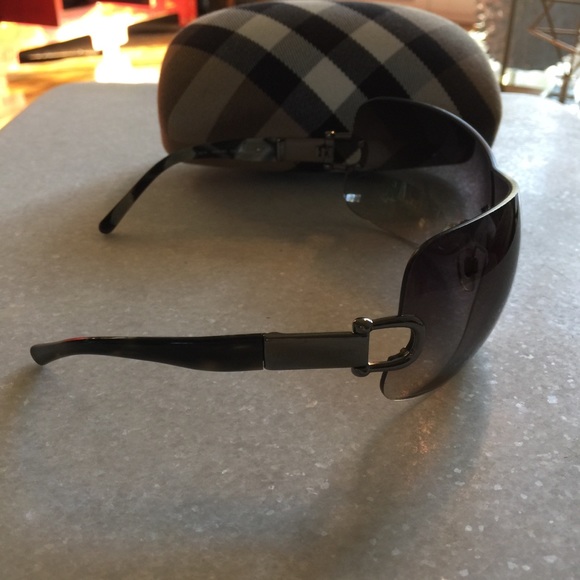 Authentic Burberry sunglasses - Picture 4 of 6